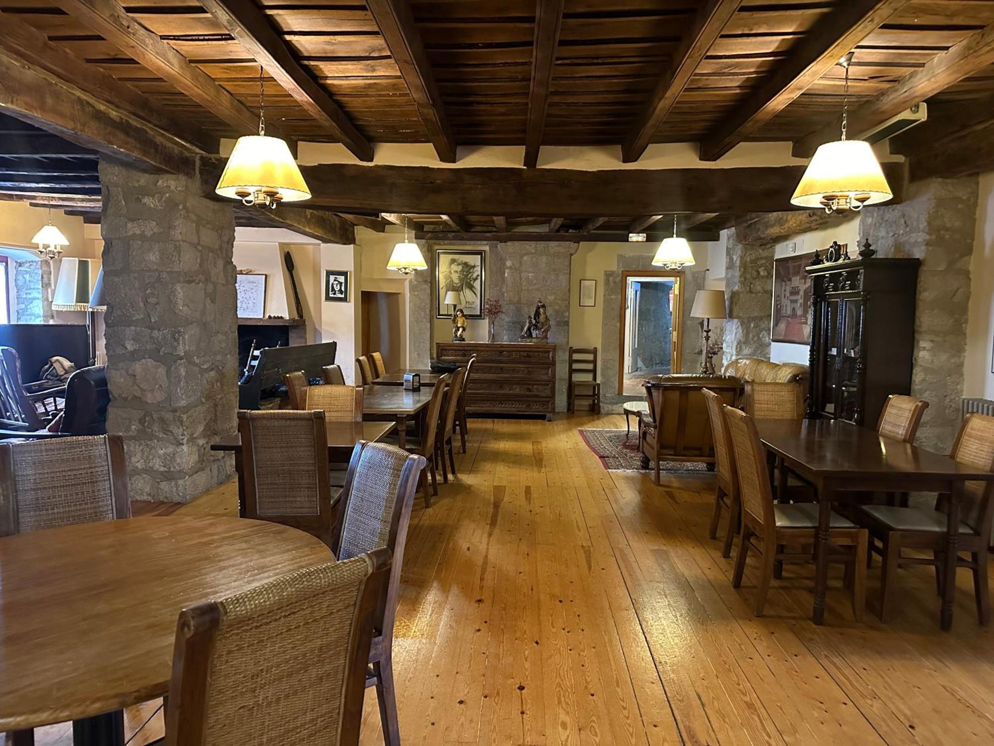 ホテル Santuari Mare De Deu Del Mont Restaurant-Hostatgeria Beuda エクステリア 写真