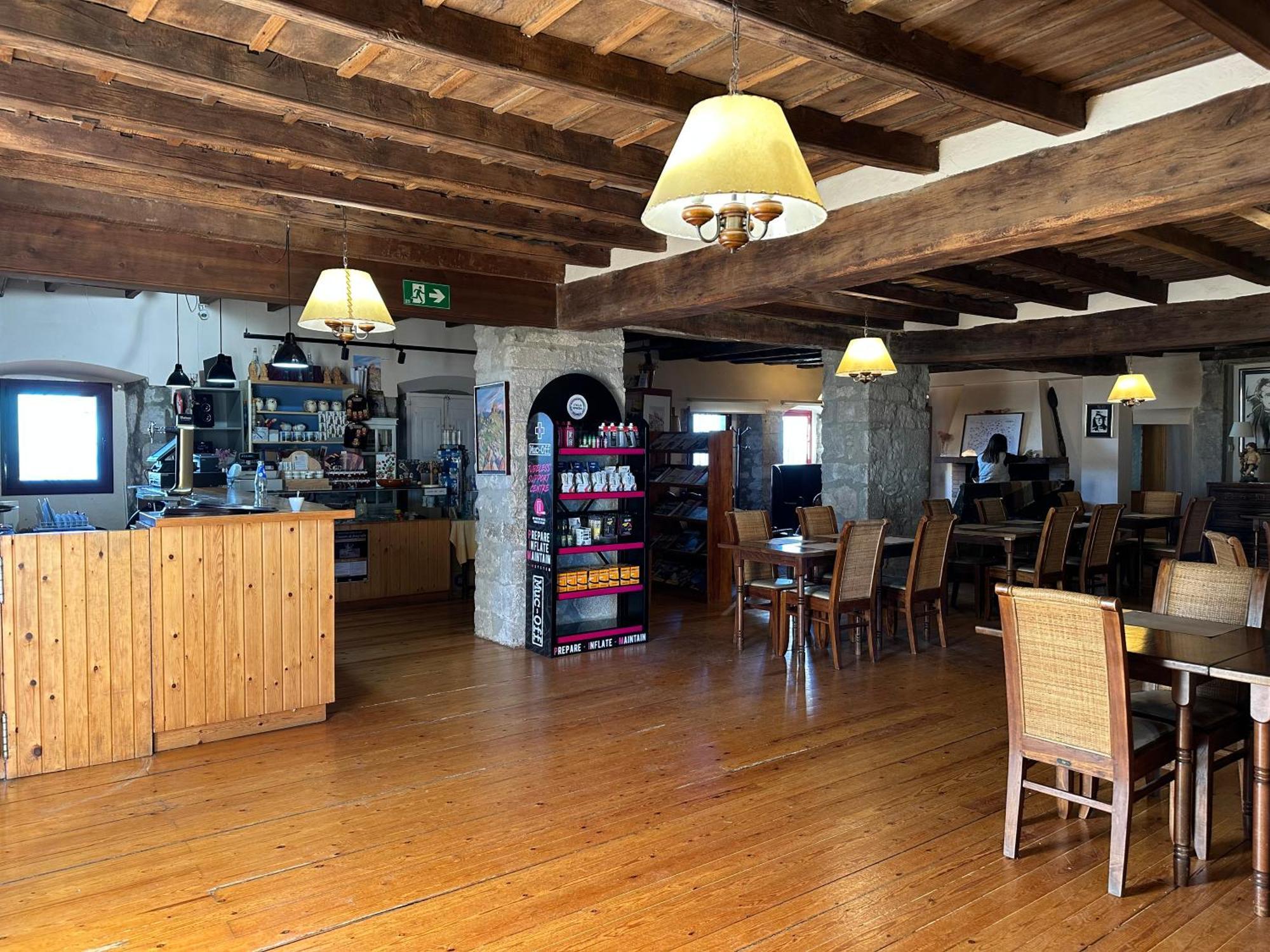 ホテル Santuari Mare De Deu Del Mont Restaurant-Hostatgeria Beuda エクステリア 写真