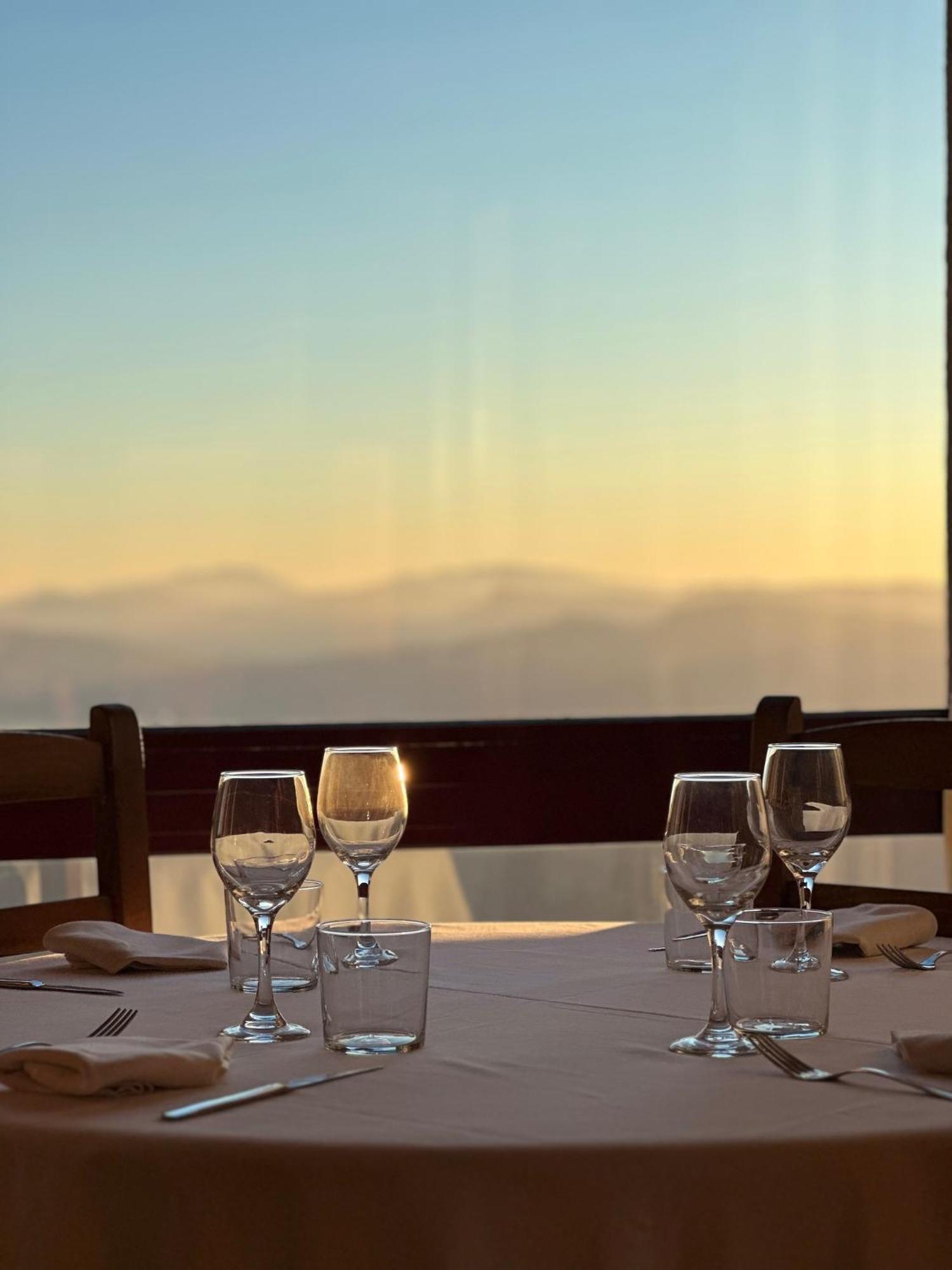 ホテル Santuari Mare De Deu Del Mont Restaurant-Hostatgeria Beuda エクステリア 写真