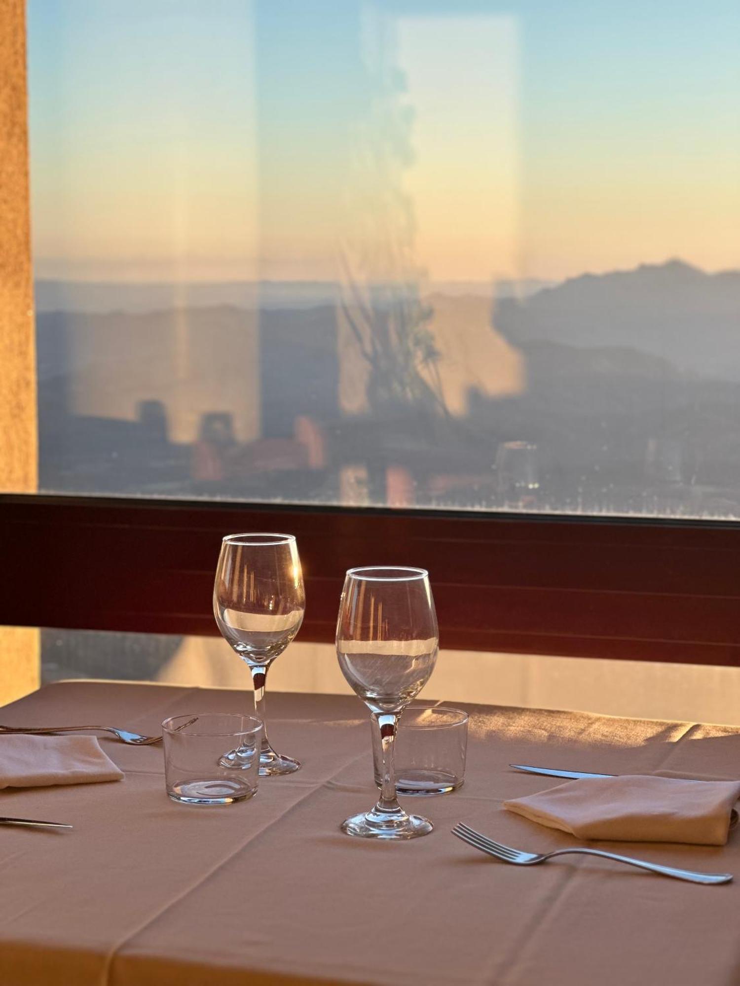 ホテル Santuari Mare De Deu Del Mont Restaurant-Hostatgeria Beuda エクステリア 写真