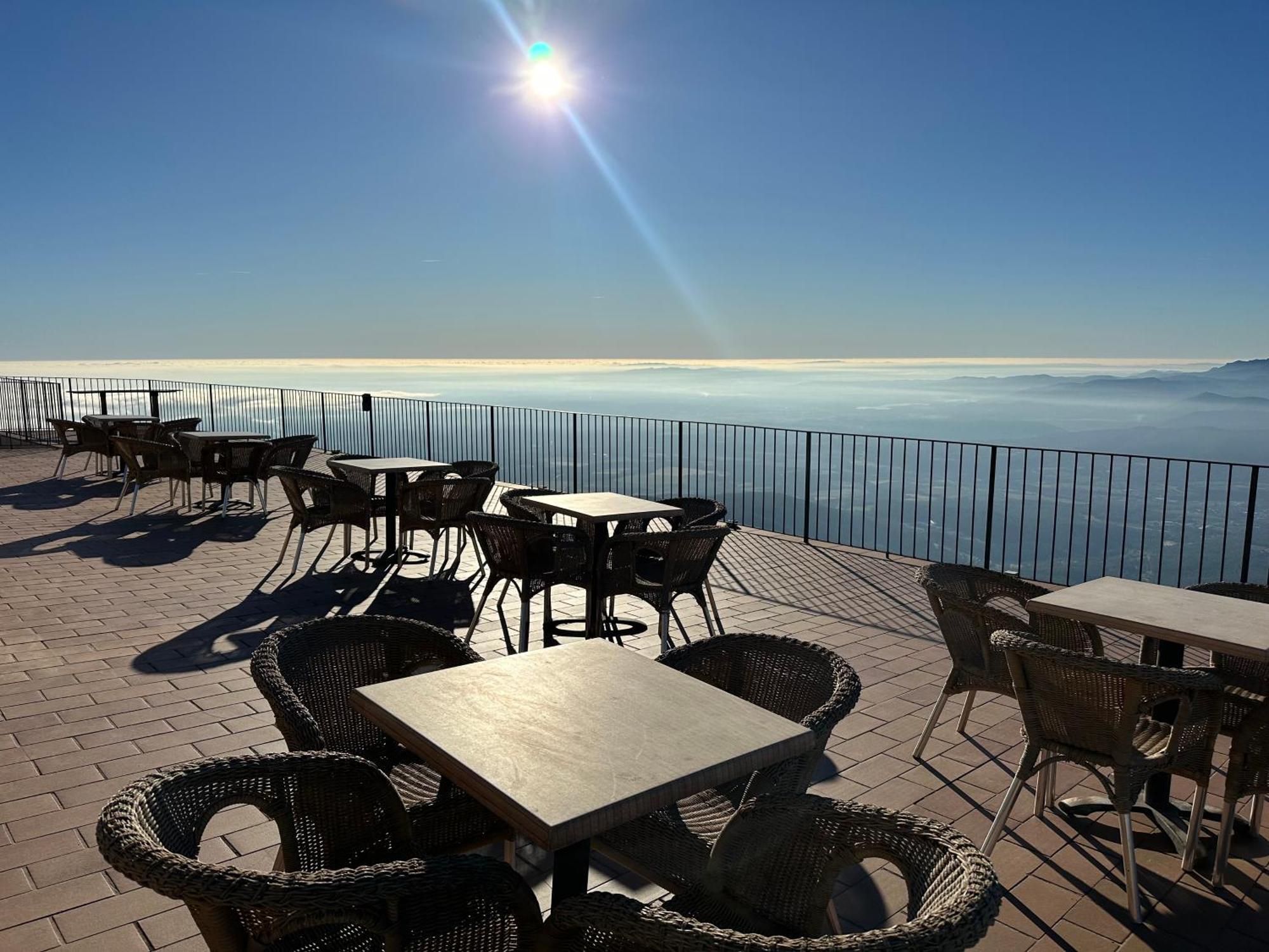 ホテル Santuari Mare De Deu Del Mont Restaurant-Hostatgeria Beuda エクステリア 写真